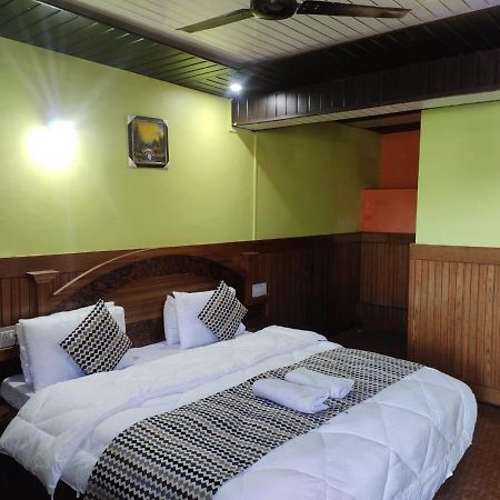 Hotel Deepraj, กอซานี ภายนอก รูปภาพ