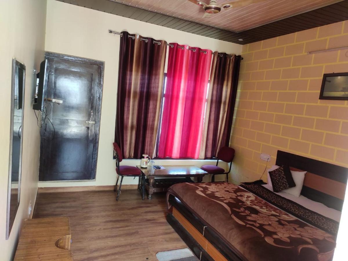 Hotel Deepraj, กอซานี ภายนอก รูปภาพ
