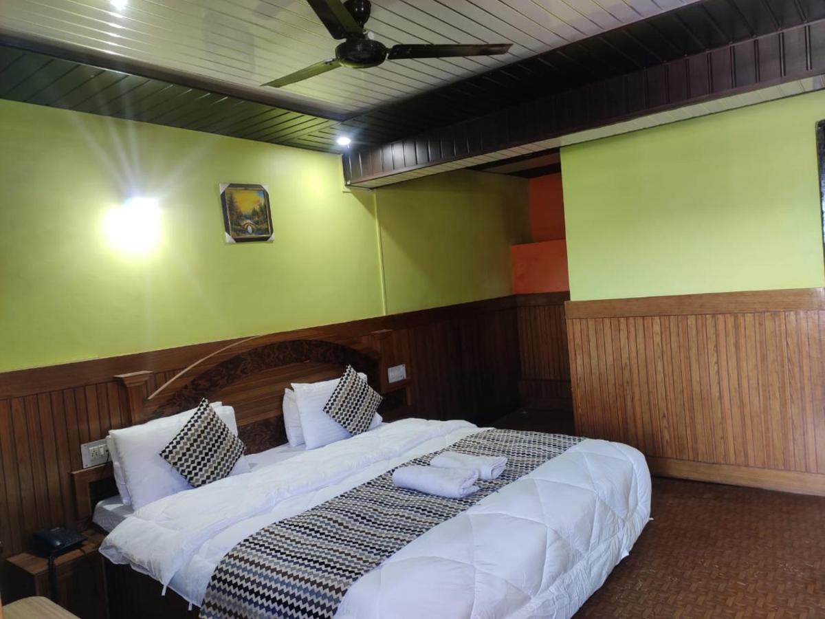Hotel Deepraj, กอซานี ภายนอก รูปภาพ