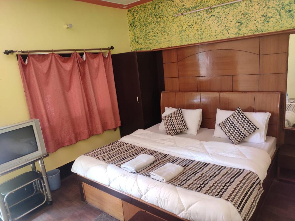 Hotel Deepraj, กอซานี ภายนอก รูปภาพ
