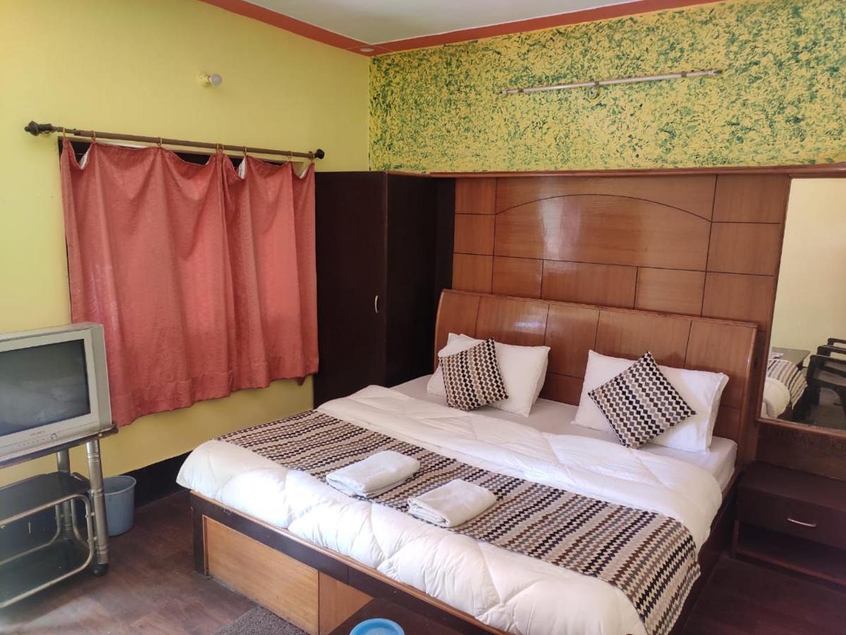 Hotel Deepraj, กอซานี ภายนอก รูปภาพ