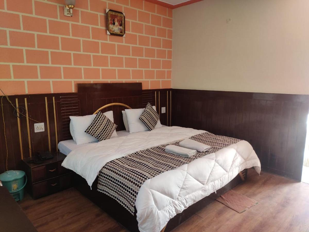 Hotel Deepraj, กอซานี ภายนอก รูปภาพ