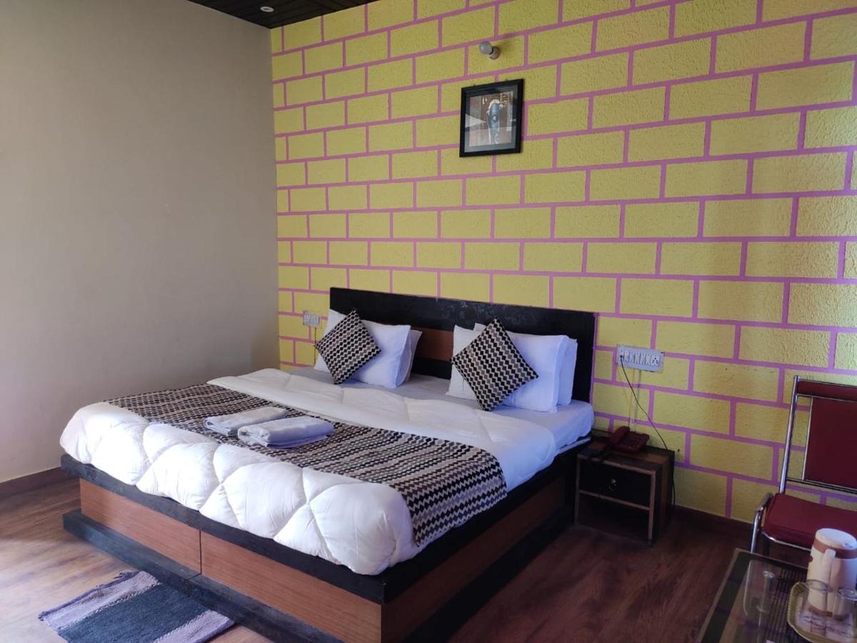 Hotel Deepraj, กอซานี ภายนอก รูปภาพ